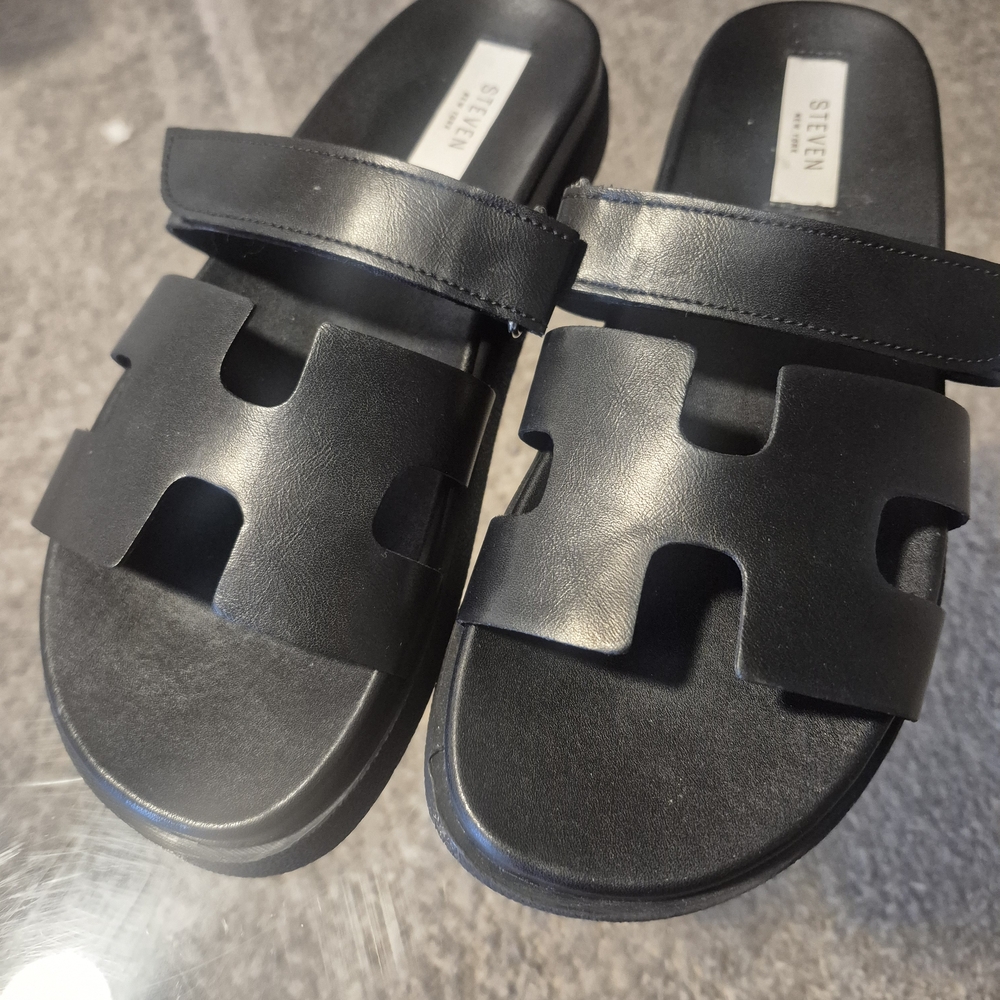 SOLD!!!!Steve Madden Black Cutout Slide Sandals NWOT